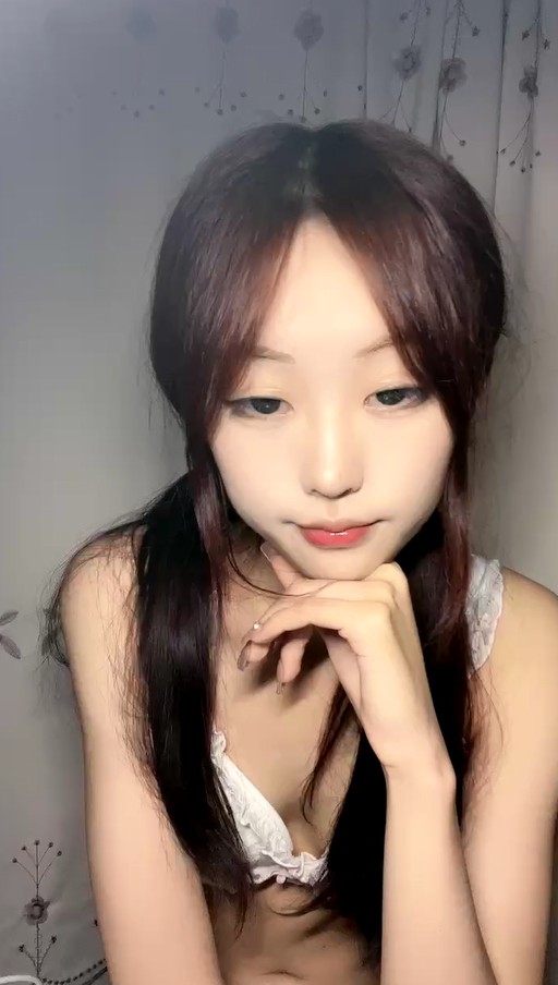 纯欲系天花板美少女！笑起来甜美！脱光光诱惑，贫乳小奶子，掰开微毛紧致小穴，扭动细腰诱人