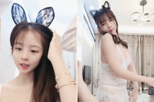 妖妖和兔兔颜值姐妹花！桌子上一堆道具挑选！穿戴玉米假屌，吸上震奶器，埋头舔逼假屌骑坐