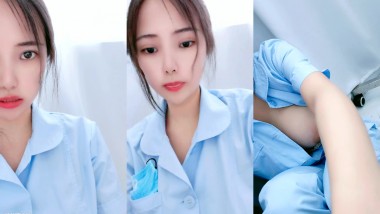 顶级爆乳小护士！9分颜值身材爆炸！撩起衣服，一对豪乳又大又白，翘起屁股多毛骚逼，怼在镜头看菊花