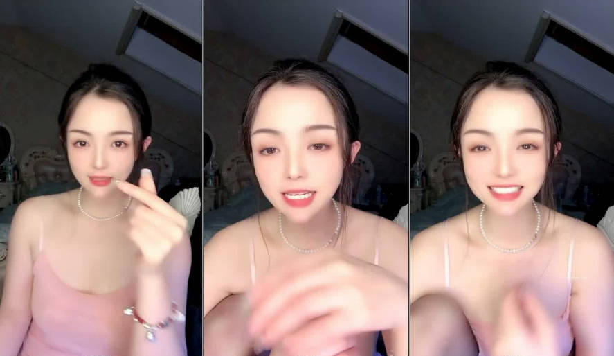 【女神 妙妙】 完美尤物正常播的时候给人一种明星贵妇的感觉，大秀的时候又让人眼前一亮好淫荡啊，超级反差