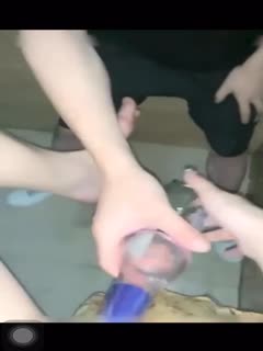 白嫩碎花裙学妹到KTV玩嗨了，直接用插嫩穴自慰到高潮！KTV里3P猛操！群交大聚会！各种玩弄！十分淫乱！